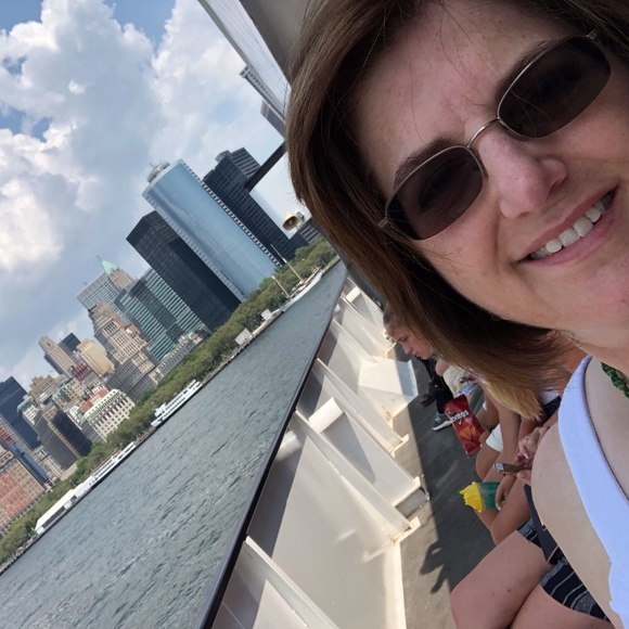 Meet your Posher, Debbi - Picture 1 of 1